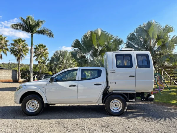 cabine de fibra para transporte de trabalhadores, Mitsubishi L200 Triton