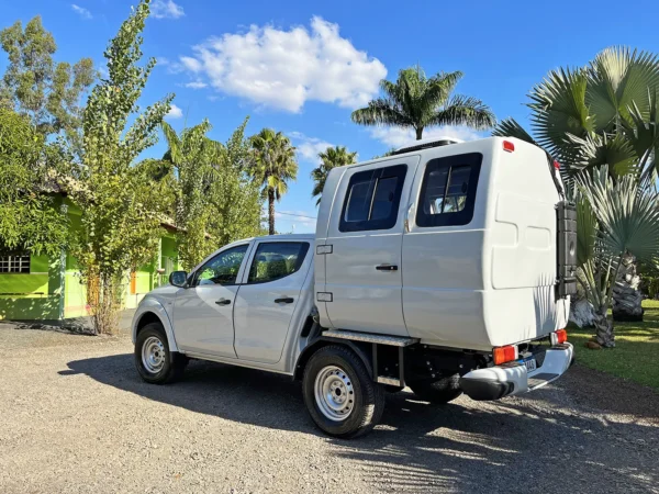 cabine de fibra para transporte de trabalhadores, Mitsubishi L200 Triton