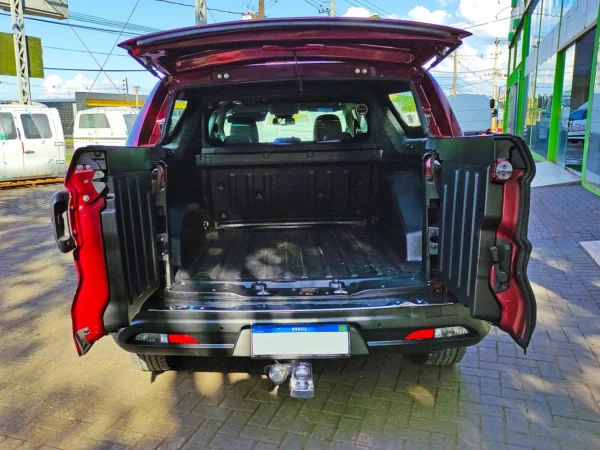 Capota de Fibra para Fiat Toro Vermelha ou na cor do veiculo com chave e vidros.