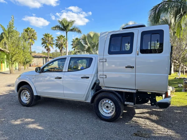 cabine de fibra para transporte de trabalhadores, Mitsubishi L200 Triton