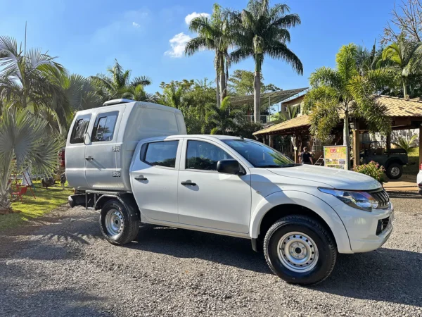 cabine de fibra para transporte de trabalhadores, Mitsubishi L200 Triton